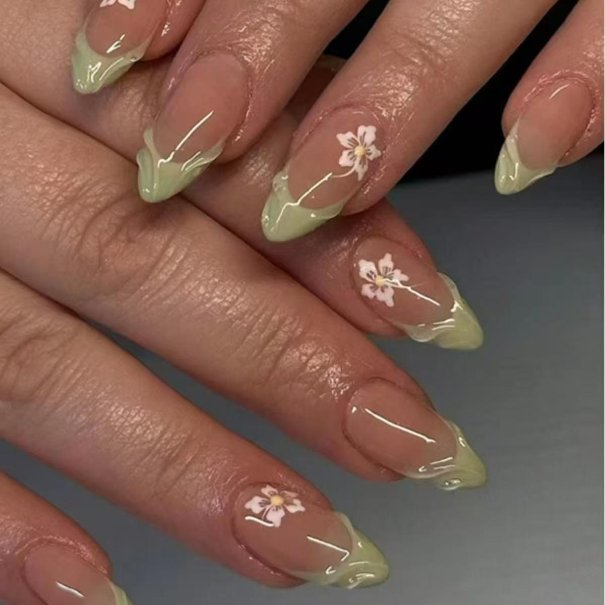 Nail Art Oval - 24 Buah Kuku Palsu Perancis Hijau